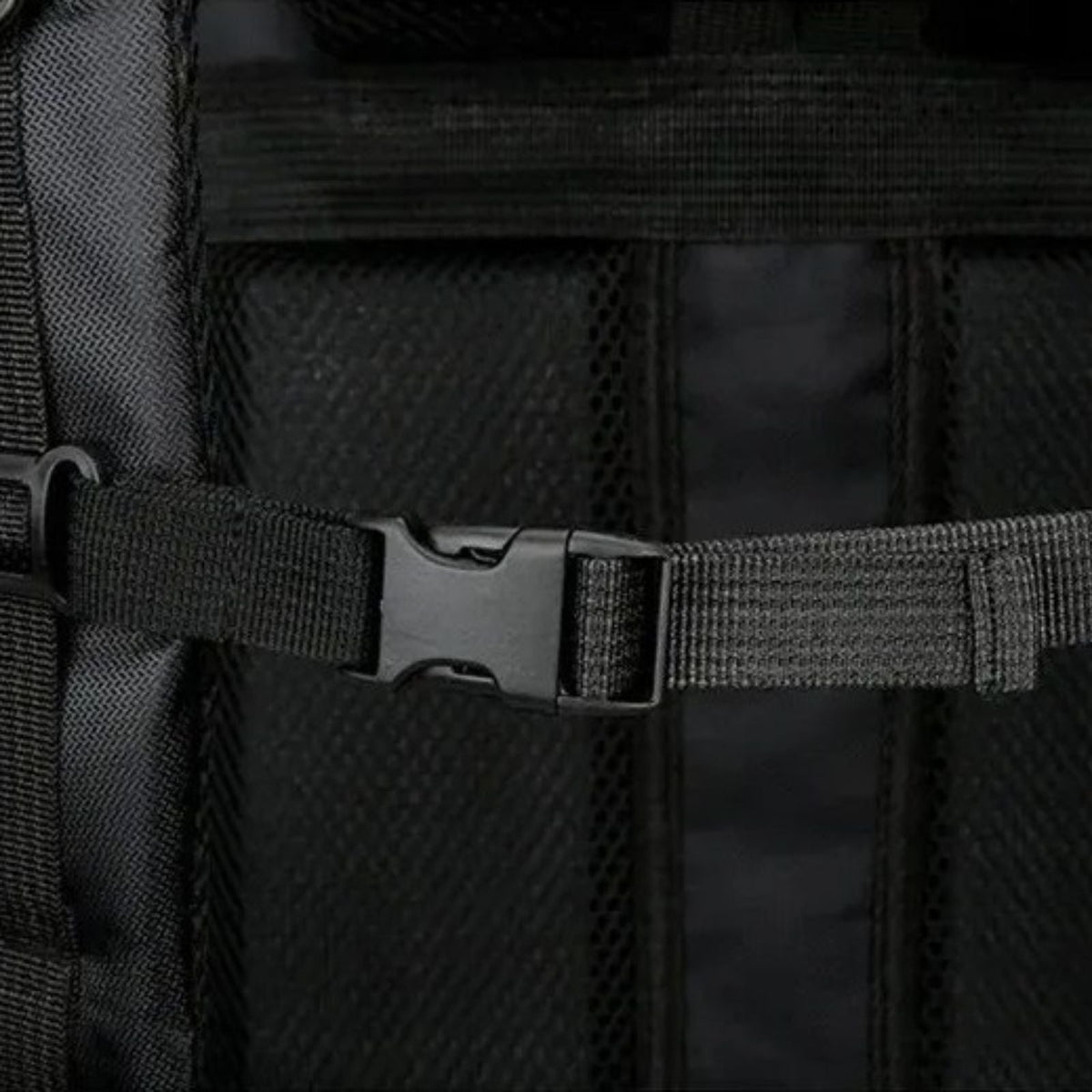 Close-up of the chest strap buckle on the shoulder straps