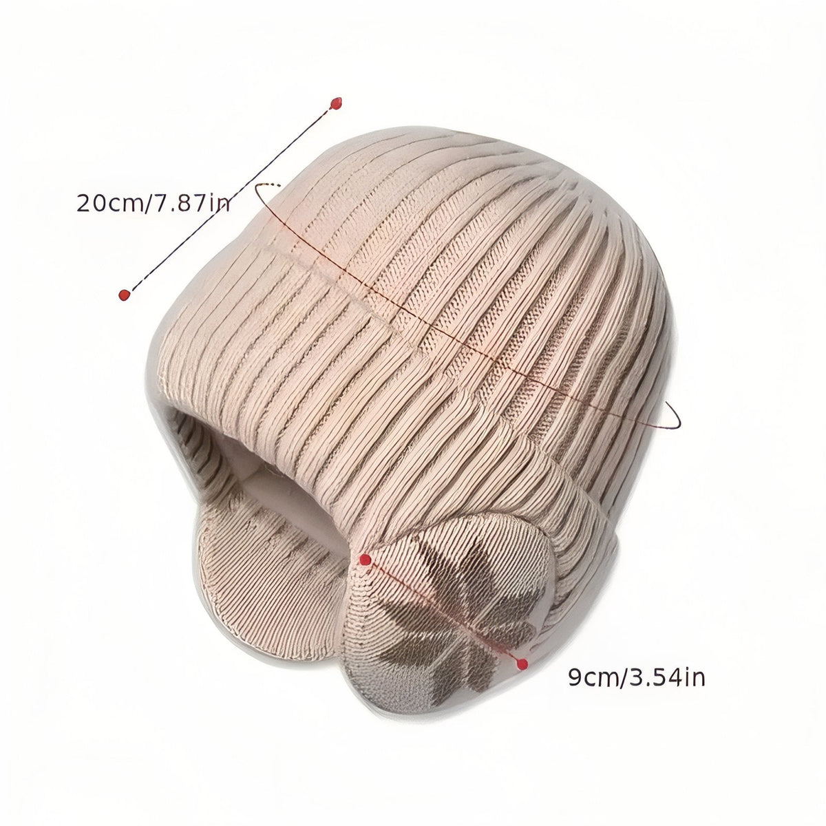 Light beige knit beanie with lines marking its 20 cm width and 9 cm ear flap
